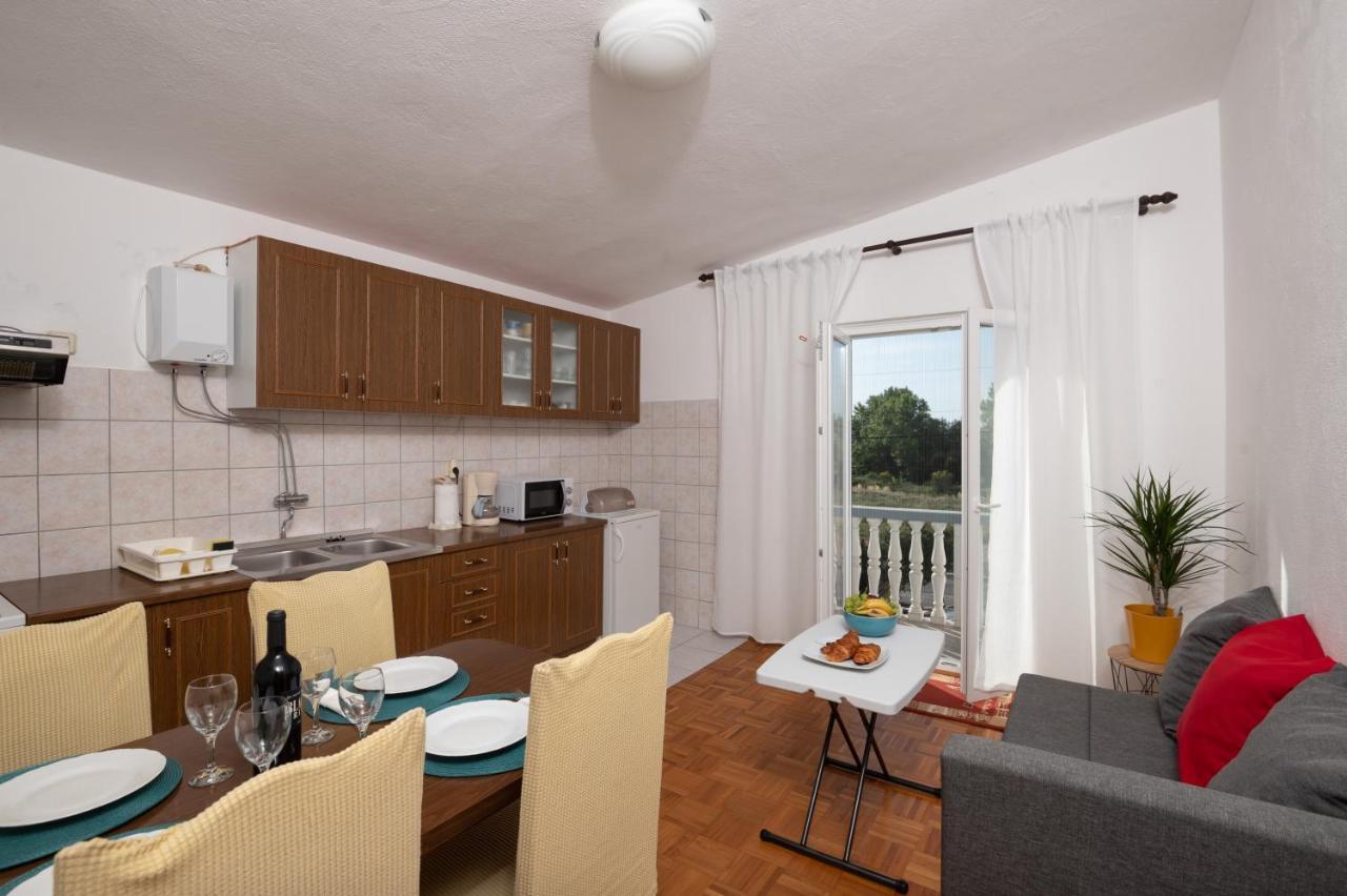 Marina'S Apartments ราชานาส ภายนอก รูปภาพ