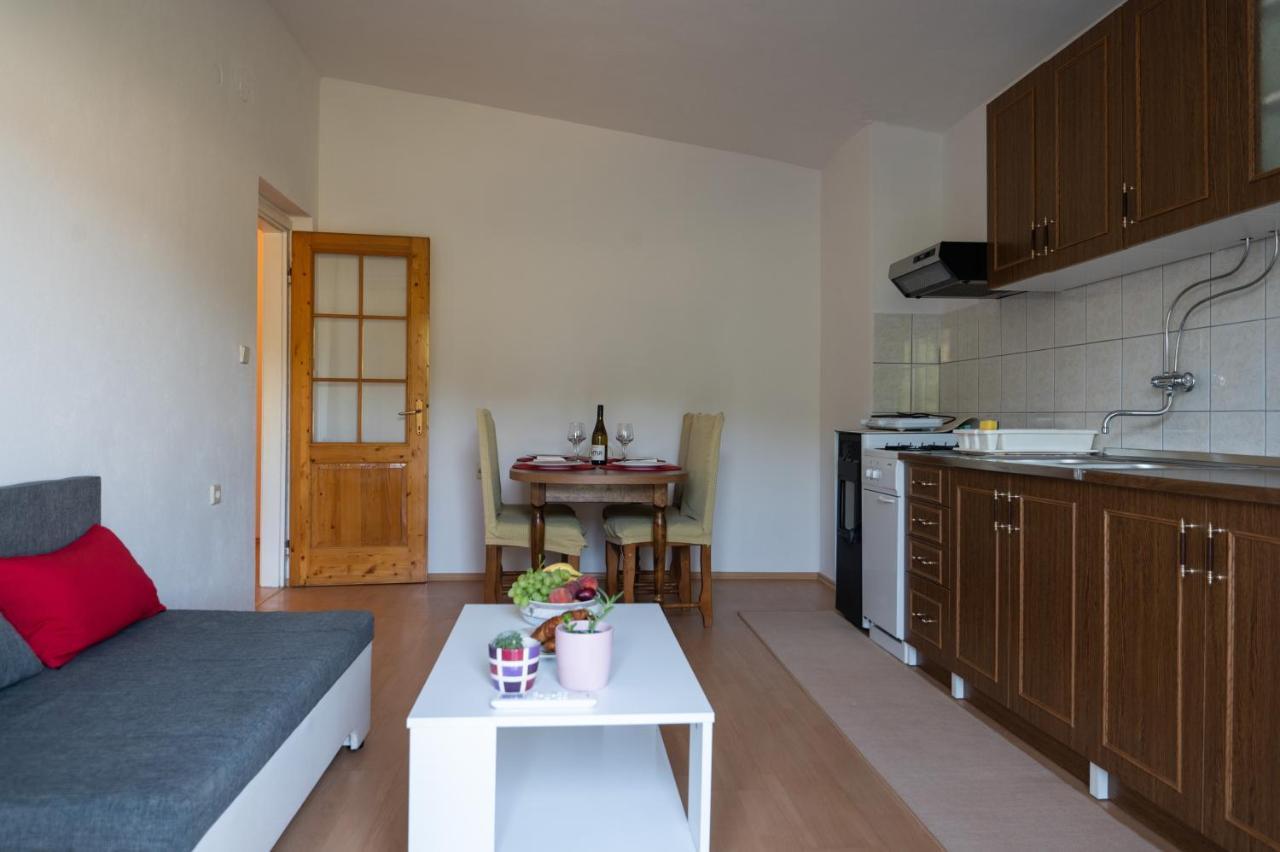 Marina'S Apartments ราชานาส ภายนอก รูปภาพ