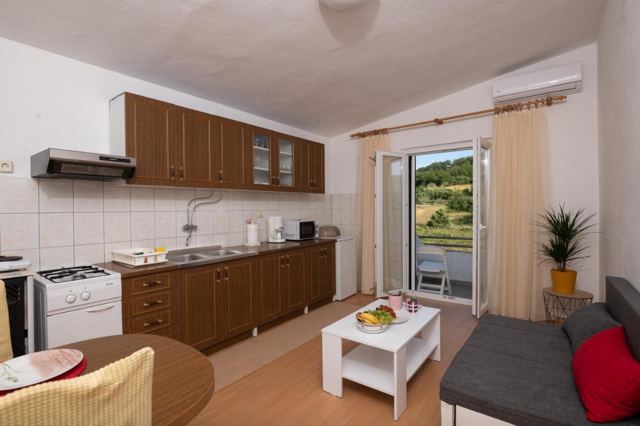Marina'S Apartments ราชานาส ภายนอก รูปภาพ